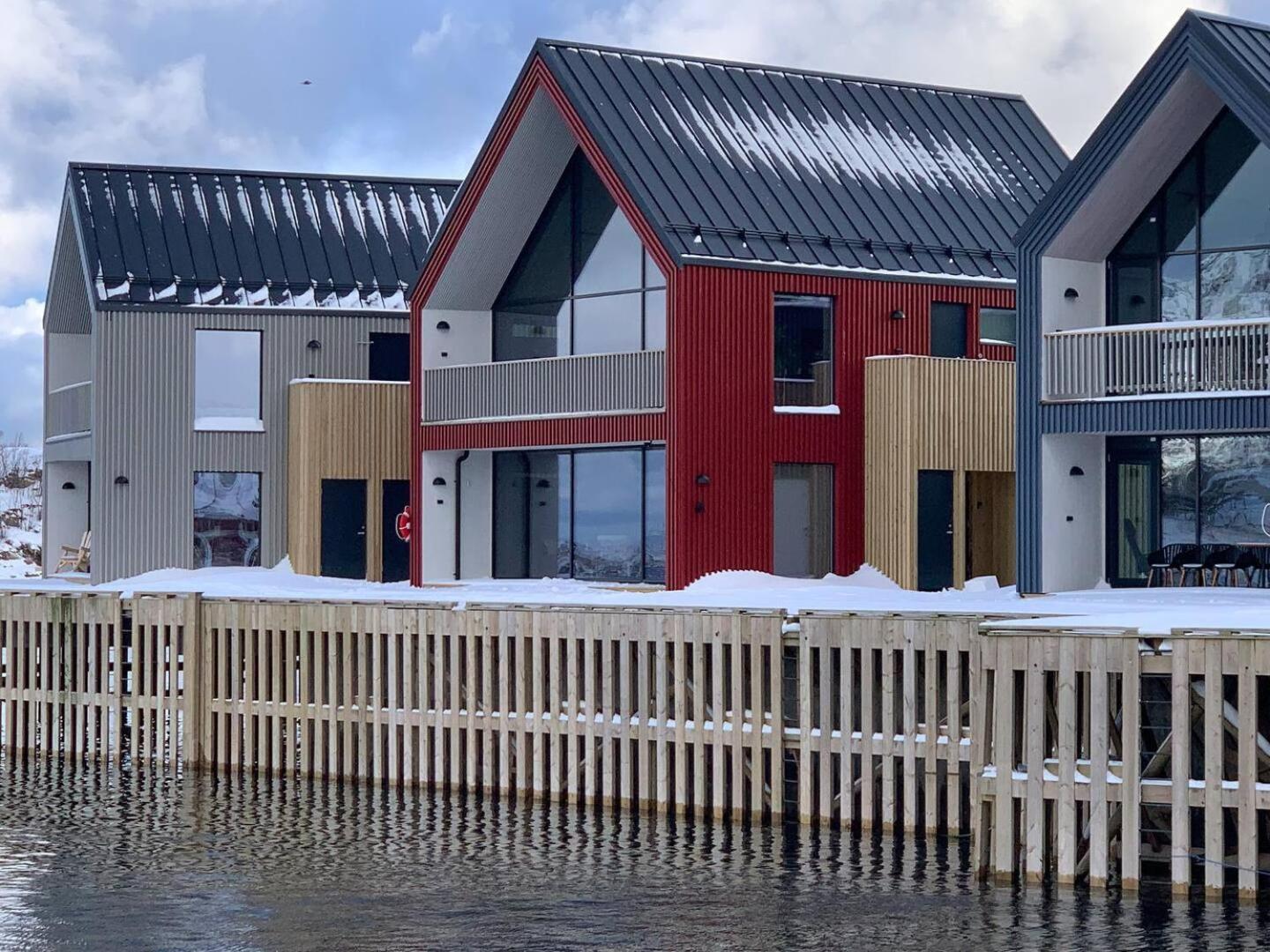 Stor Moderne Leilighet I Henningsvaer, 70 Kvm Exterior photo